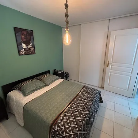 Comfortable 2 Bedroom Апартаменты *